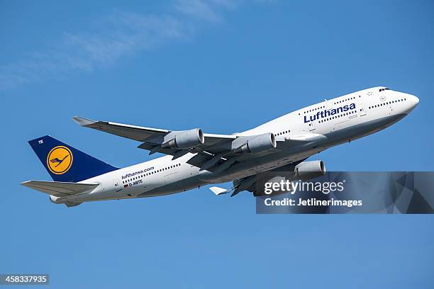 lufthansa boeing 747-400 - 747 stock-fotos und bilder