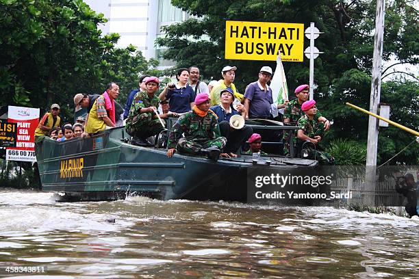 jakarta inondations - jakarta photos et images de collection