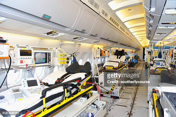 interno di luftwaffe airbus a 310-300 mrt elicottero-ambulanza - elicottero-ambulanza foto e immagini stock