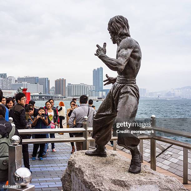 bruce lee statue in hong kong - bruce lee stock pictures, royalty-free photos & images