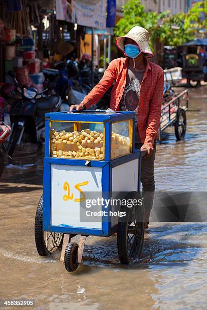 flooded street stall, siem reap, cambodia - cambodjaanse cultuur stockfoto's en -beelden