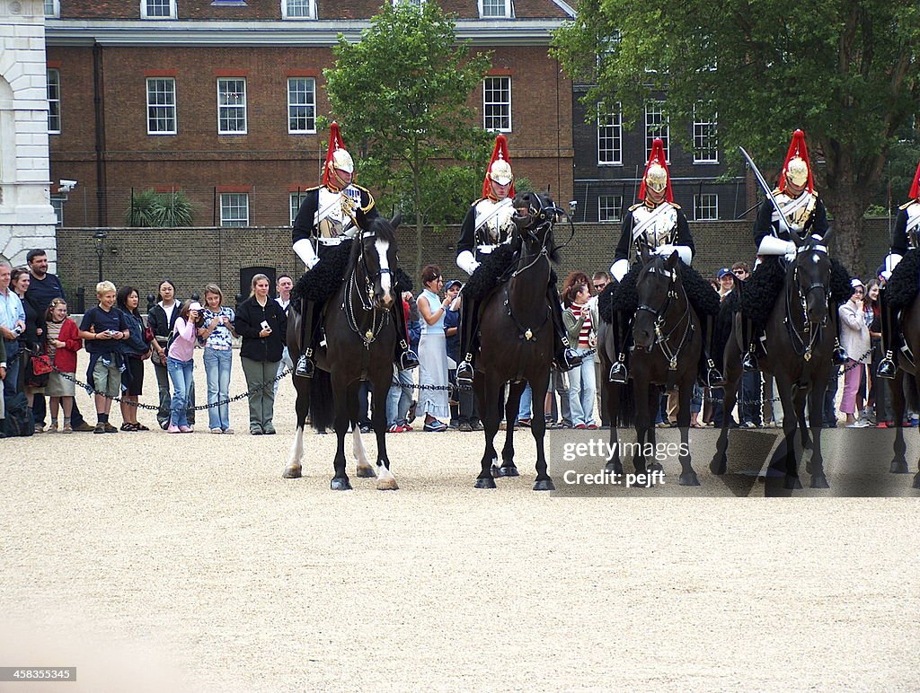 The Household Cavalry mounted regiment-cambio de las protecciones