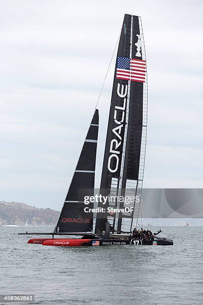 team oracle 72 fuß america's cup katamaran-out-training - katamaran race stock-fotos und bilder