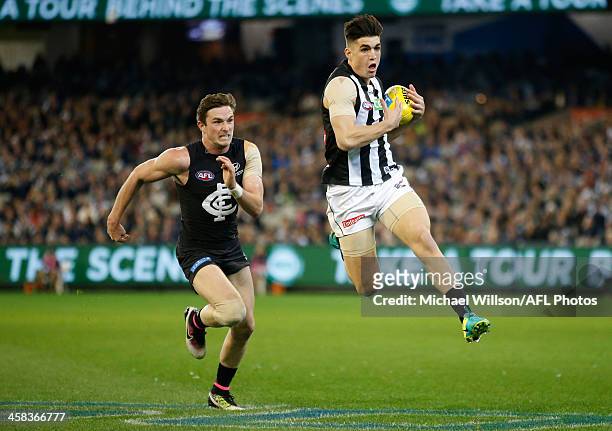 Brayden Maynard of the Magpies in action during the 2016 AFL Round 15 match between the Carlton Blues and the Collingwood Magpies at the Melbourne...