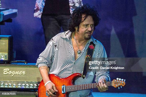 Diego Ringo 916 Steve Lukather Photos Stock Photos, High-Res Pictures, and Images ...