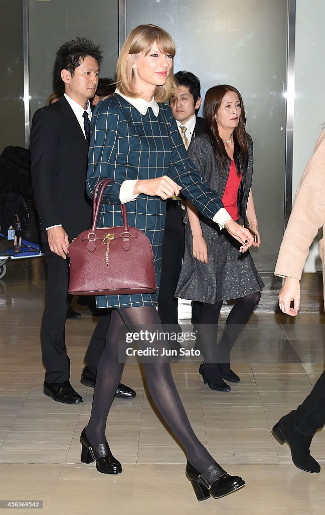 Taylor Swift Arrives In Tokyo