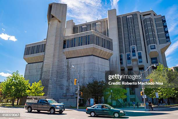 Robarts Library Rear Robarts Library Photos and Premium High Res Pictures - Getty Images