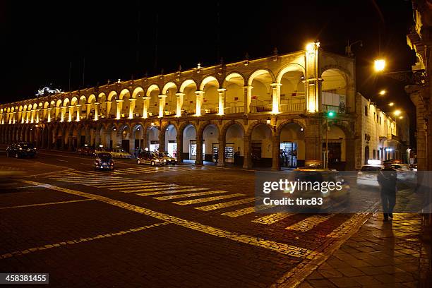 galería peruano alrededor de town square en la noche - arequipa fotografías e imágenes de stock