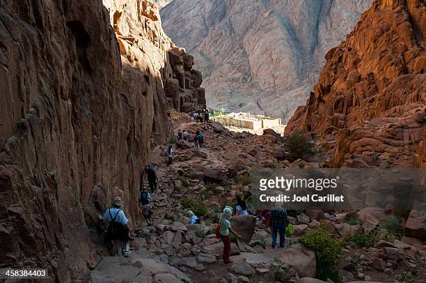 hiking to st. catherine's monastery via steps of penitence, sinai - st. catherine stock pictures, royalty-free photos & images