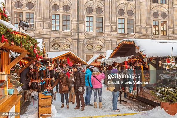 weihnachtsmarkt in der residenz, münchen - christmas market in munich stock-fotos und bilder