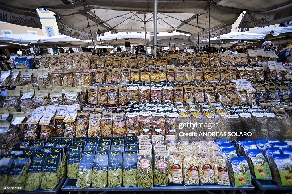 ITALY-THEME-FOOD-MARKET