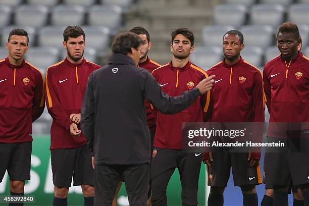 Rudi Garcia, head coach of AS Roma talks to his player during a AS Roma training session prior to their UEFA Champions League match against FC Bayern...