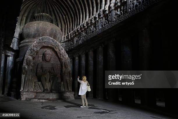 buddihst statue is carved at the ajantha caves - ajanta caves stockfoto's en -beelden