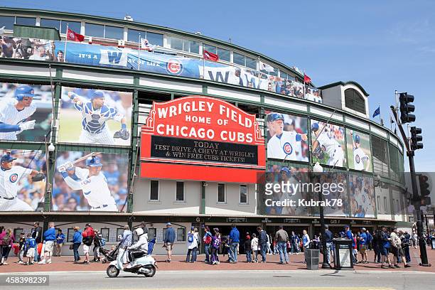 wrigley field stadion in chicago - 川﨑 宗則 mariners or blue jays or cubs not hawks stock-fotos und bilder