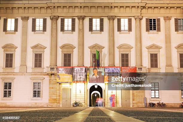 notte al museo di palazzo reale di milano - palazzo reale foto e immagini stock