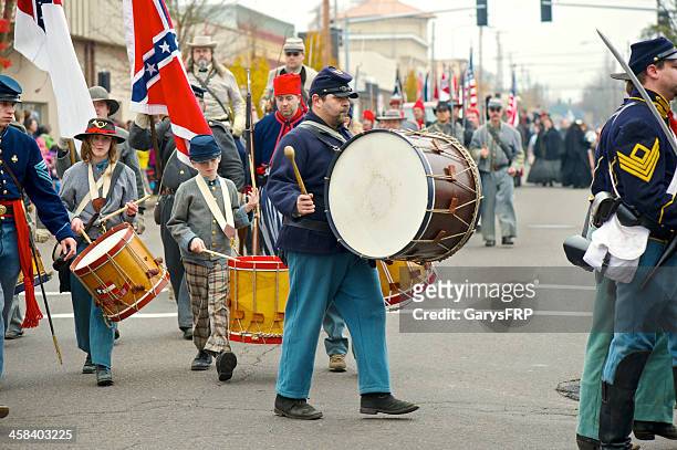 parade albany oregon veterans northwest civil war council soldier drums - civil war reenactment stockfoto's en -beelden