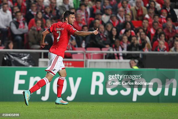 Benfica's midfielder Andreas Samaris during the UEFA Champions League match between SL Benfica and AS Monaco at the Estadio da Luz on November 4,...