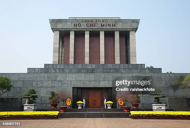 ho-chi-minh-mausoleum in hanoi, vietnam - ho chi minh mausoleum stock-fotos und bilder