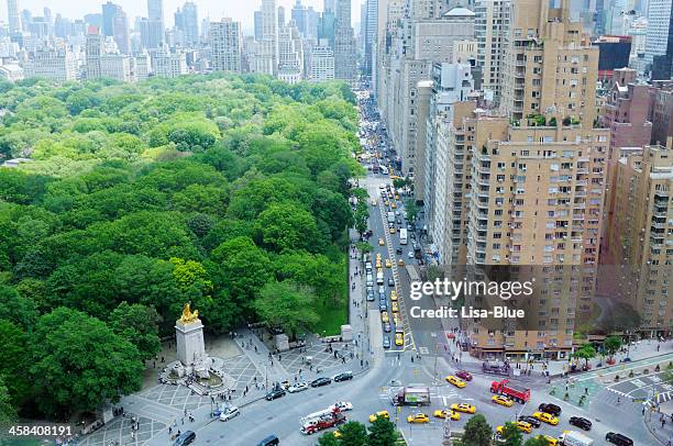 hora do rush no columbus circle, central park, de nova york - círculo de colombo - fotografias e filmes do acervo