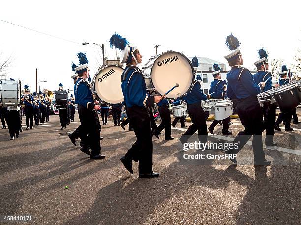 veterans day parade oregon west albany high school marching band - marching band stock pictures, royalty-free photos & images