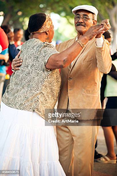 senior couple dancing, la havana, cuba - havana dancing stock pictures, royalty-free photos & images