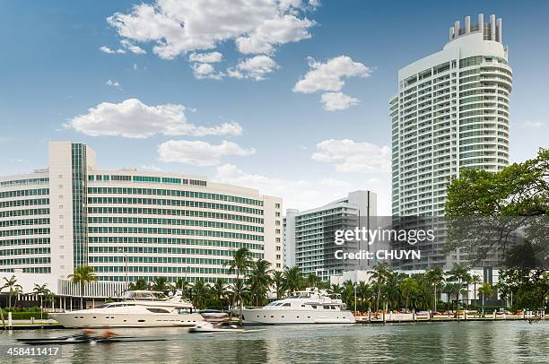 fontainebleau hotel at miami beach - fontainebleau miami beach stock pictures, royalty-free photos & images