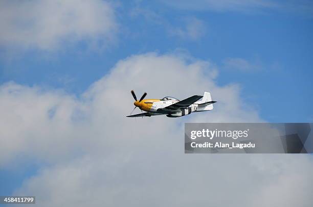 p-51d mustang, u.k. - p 51 mustang stock pictures, royalty-free photos & images