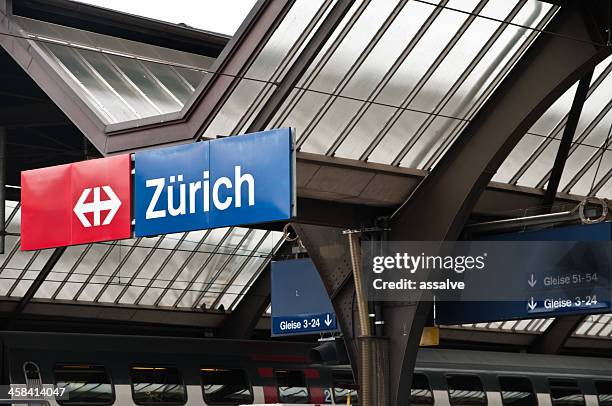 zürich hauptbahnhof, schweiz - sbb stock-fotos und bilder