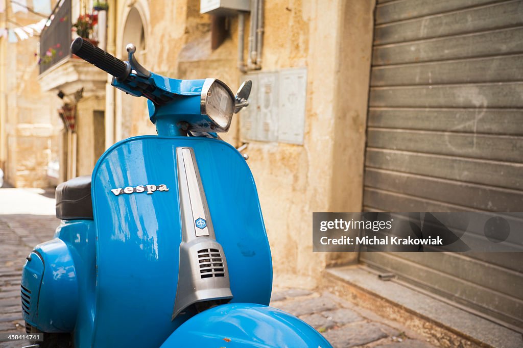 Vespa auf italian street