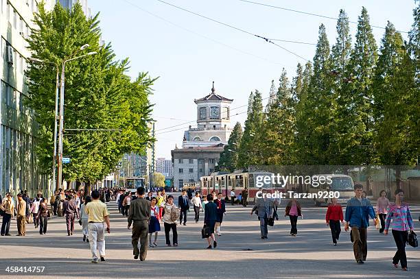 die straße in pjöngjang - pyongyang stock-fotos und bilder