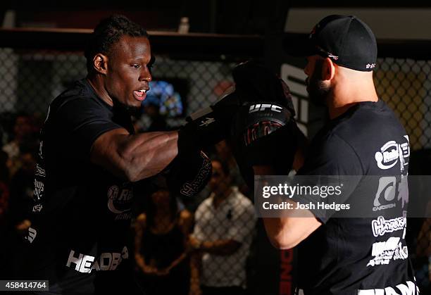 214 Ufc Gym Sydney Stock Photos, High-Res Pictures, and Images - Getty ...