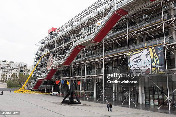 pompidou center in paris, france - centre pompidou stockfoto's en -beelden