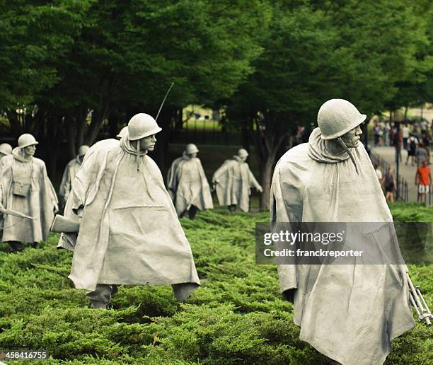 korean war memorial soldiers in a washington dc park - korean war stock pictures, royalty-free photos & images