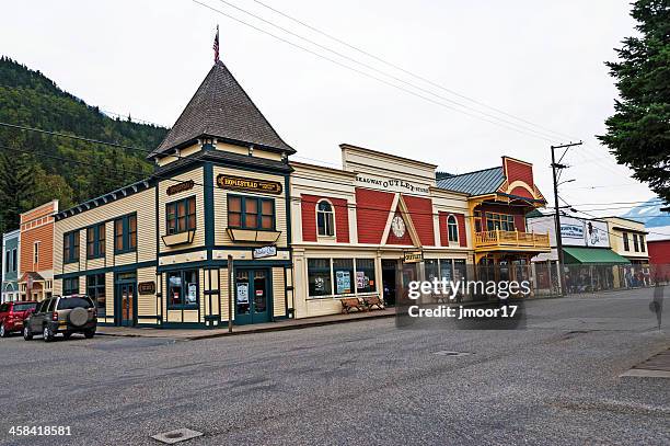 skagway outlet-stores und mehr - skagway stock-fotos und bilder