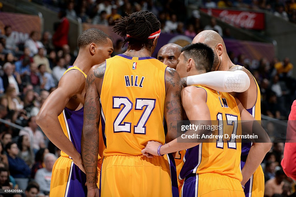 Phoenix Suns v Los Angeles Lakers