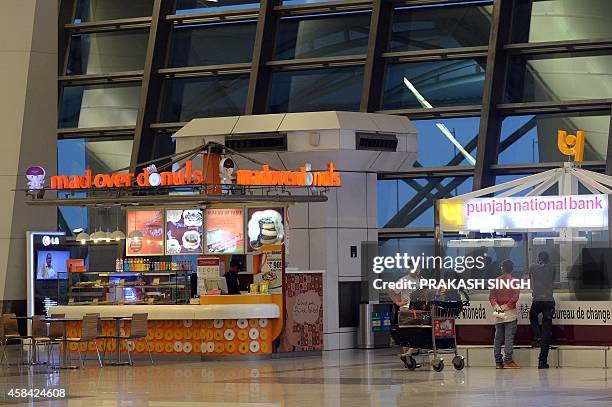 Food and service kiosks at the departure hall at Terminal 3 of Indira Gandhi International airport in New Delhi on November 5, 2014. AFP PHOTO/...