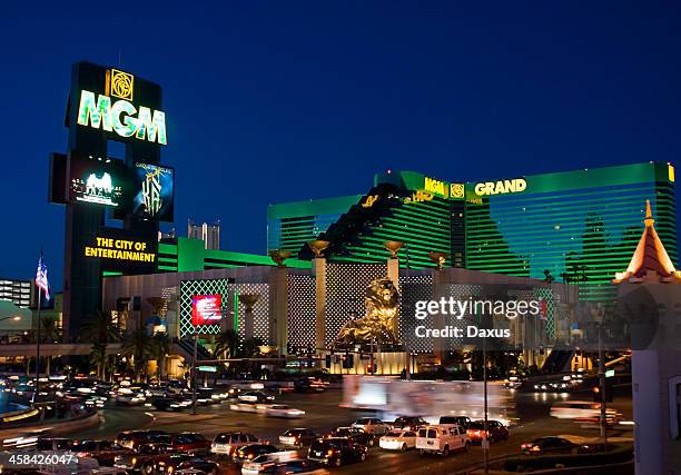 mgm grand casino and resort at night - mgm grand stock pictures, royalty-free photos & images