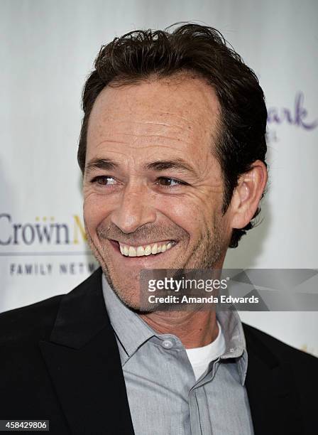 Actor Luke Perry arrives at the Hallmark Channel's Holiday Christmas world premiere screening of "Northpole" at La Piazza Restaurant on November 4,...
