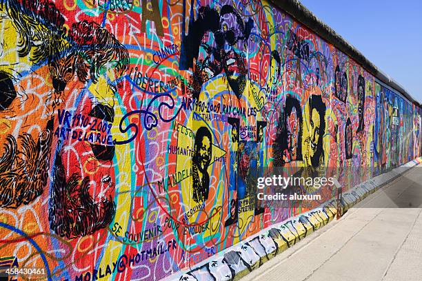 east side gallery/berliner mauer, deutschland - eastern stock-fotos und bilder