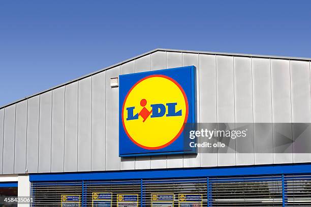lidl store and logo - lidl stock pictures, royalty-free photos & images