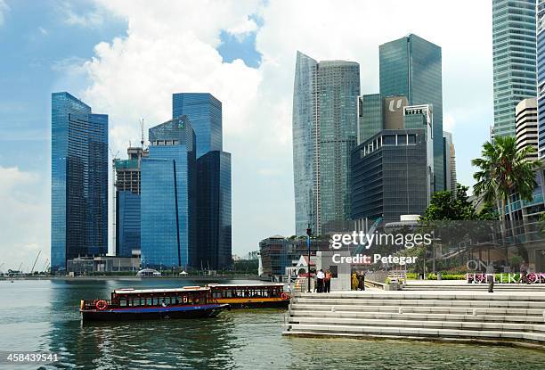 tourist boats in collyer quay, singapore - collyer quay stock pictures, royalty-free photos & images