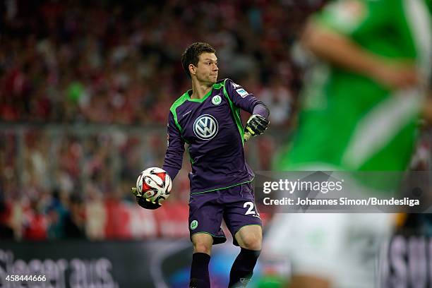 Wolfsburg-Torwart Max Gruen in Aktion beim Bundesliga-Spiel FC Bayern Muenchen gegen den VfL Wolfsburg am 22. 08. 2014 in der Muenchner Allianz-Arena.