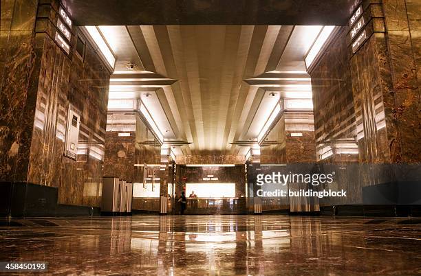 ground floor interior of the empire state building - fifth avenue stock pictures, royalty-free photos & images