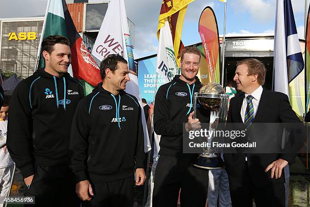 Black Caps Martin Guptill Mitchell McClenaghan and Nathan McCullum with the Cricket World Cup and Minister of Sport Jonathan Coleman during the 100...