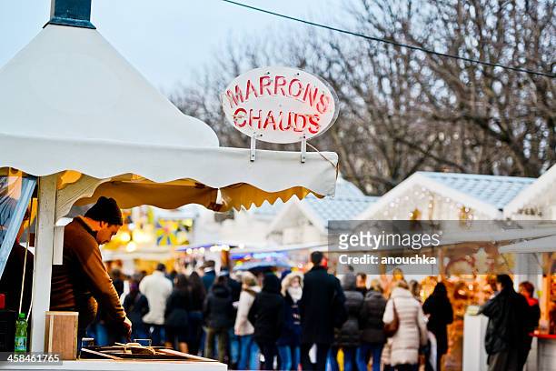 christmas market in paris. roasted chestnuts - paris christmas stock pictures, royalty-free photos & images