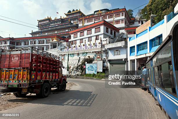 alte dampflokomotive in der darjeeling, westbengalen, indien - graues kloster stock-fotos und bilder