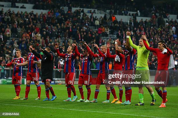 Bayern Munich players celebrate victory after the UEFA Champions League Group E match between FC Bayern Munchen and AS Roma at Allianz Arena on...