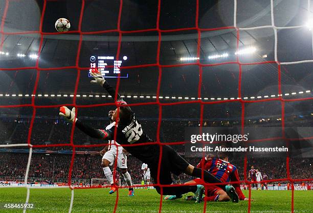 Mario Goetze of Bayern Muenchen shoots past goalkeeper Lukasz Skorupski of AS Roma to score their second goal during the UEFA Champions League Group...