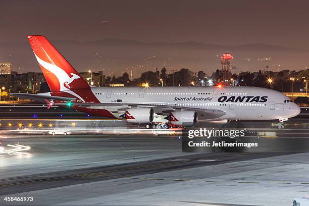 qantas airways a380 - qantas stockfoto's en -beelden