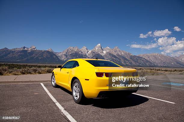 sports car - chevrolet-camaro-super-sport stockfoto's en -beelden